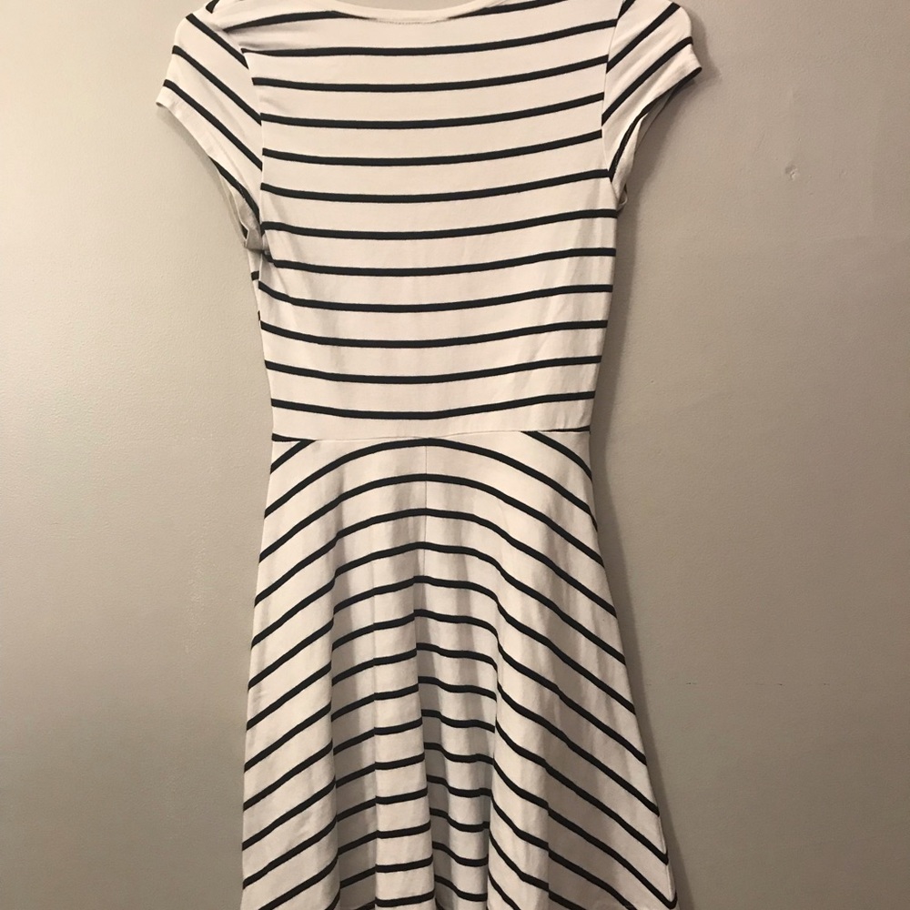 H&M BLACK WHITE DRESS - Picture 3 of 3